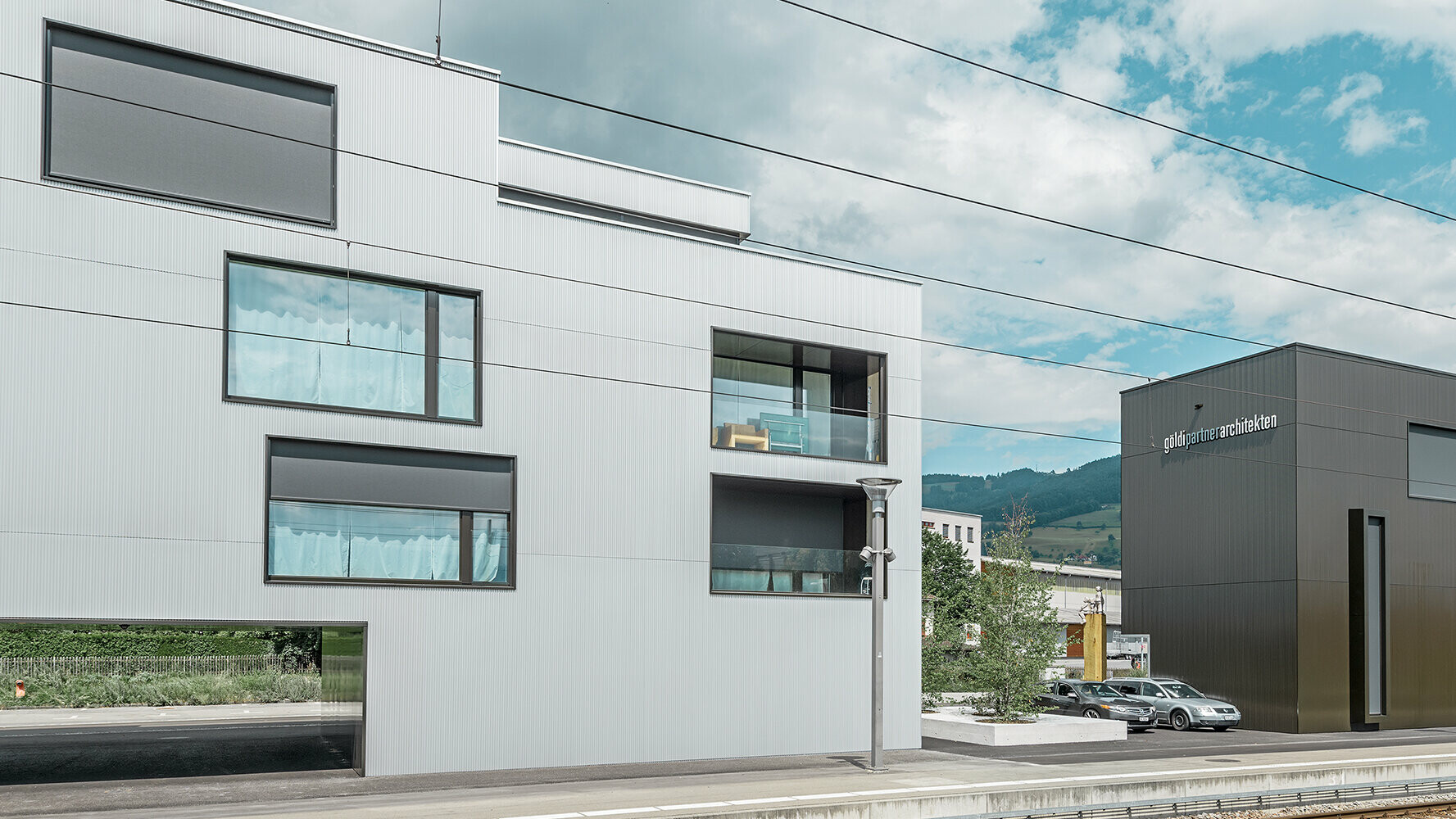 Woon- en kantoorgebouw met PREFA-kartelprofiel