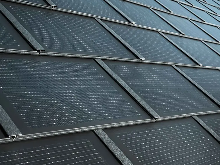 PREFA solar-dakpan in antraciet: Het stormvaste aluminium daksysteem heeft geïntegreerde fotovoltaïsche modules die elektriciteit opwekken met behulp van de kracht van de zon.