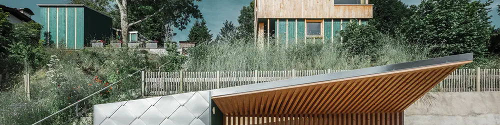 Ansicht des Wohnensemble in Oberreute-Irsengund, welches mit PREFALZ, der Dach- und Wandraute 44 x 44 eingedeckt wurde.