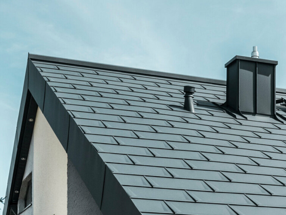 Einfamilienhaus in Newel-Besslich mit PREFA Dachplatte R.16 und PREFA Dachentwässerungssystem in anthrazit