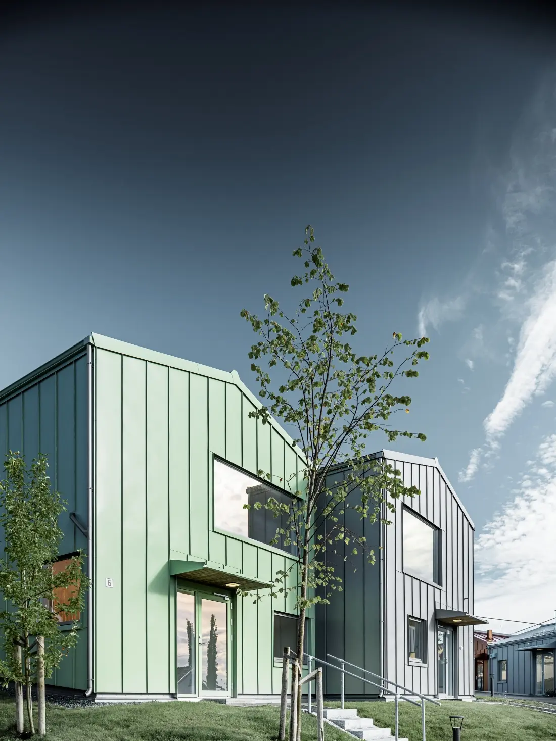 Woonwijk met eengezinswoningen bekleed met de PREFA Prefalz in verschillende kleuren in Trondheim.