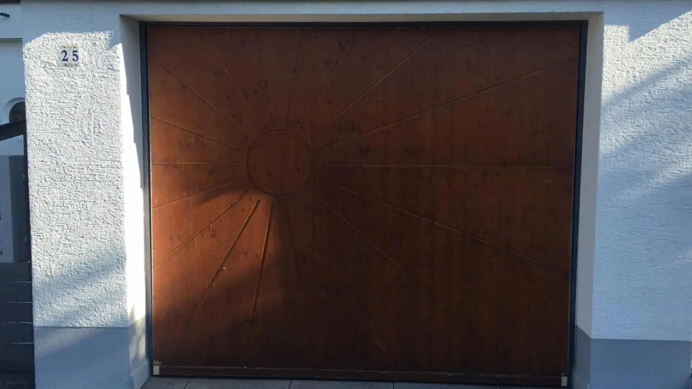 Garagepoort voor de bekleding met gevelbeplating van PREFA