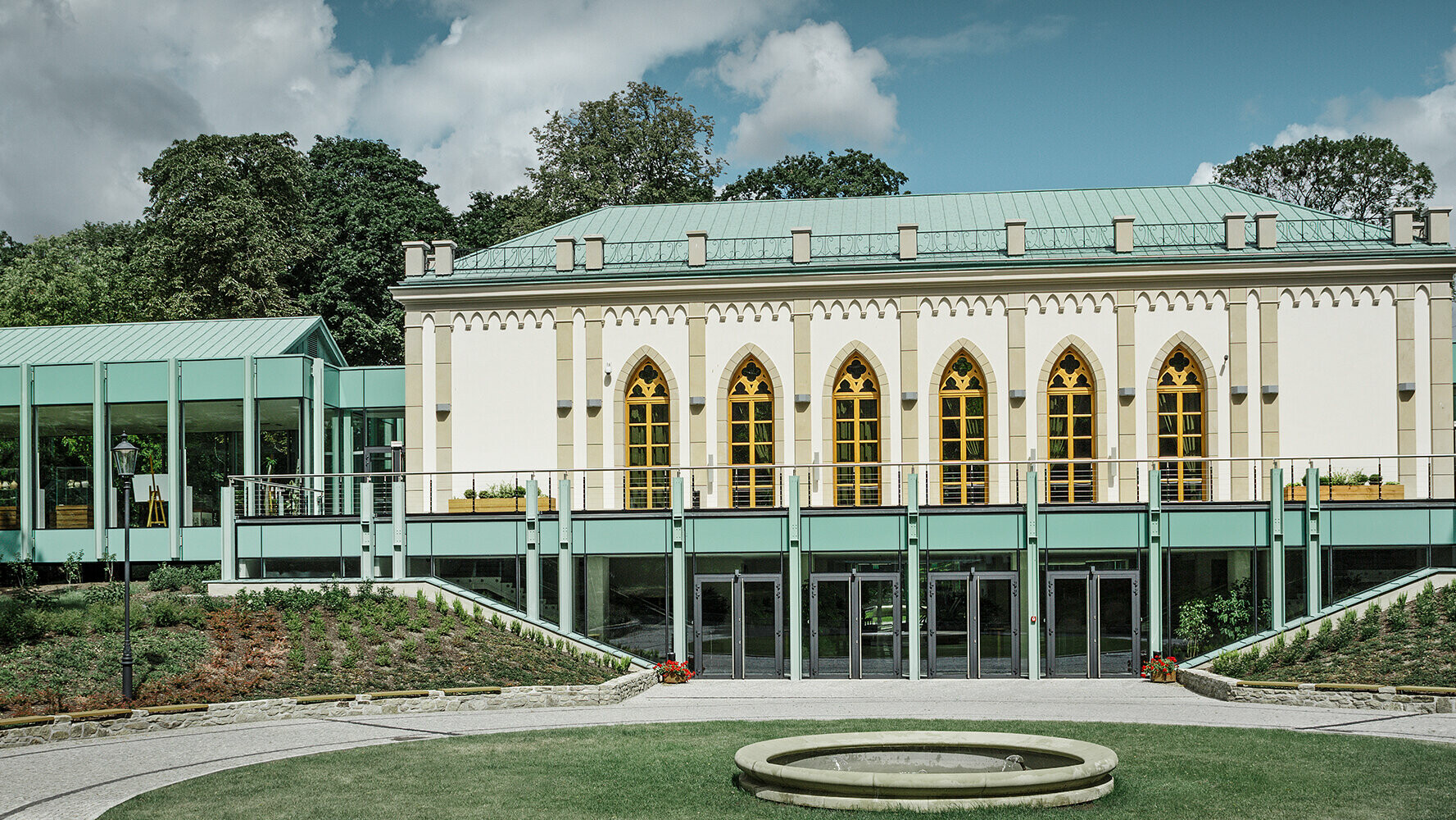 Het Poolse museum Opinogóra werd tijdens de dakrenovatie bedekt met Prefalz en Falzonal in patinagroen.