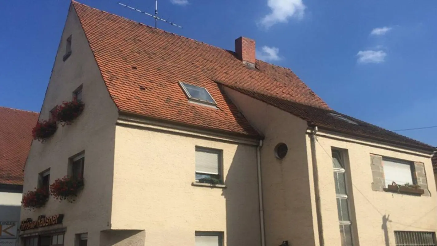 Huis voor de dakrenovatie met de PREFA dakplaat