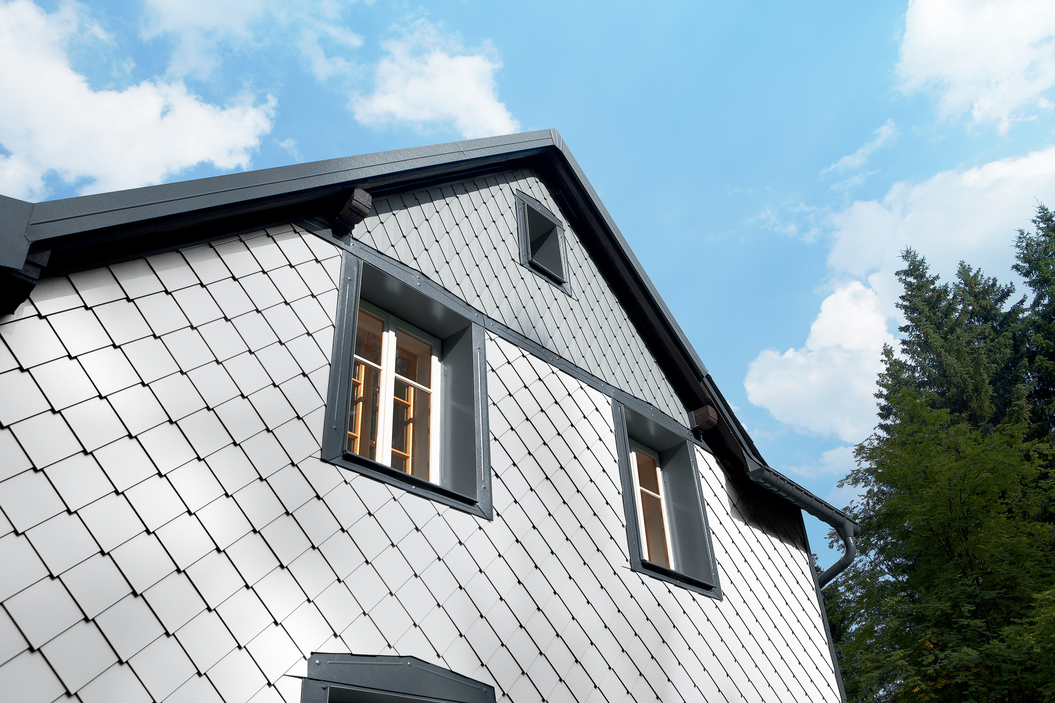 Referentieobjecten PREFA Gevelsystemen Gevellosange 20x20 12 zilvermetallic