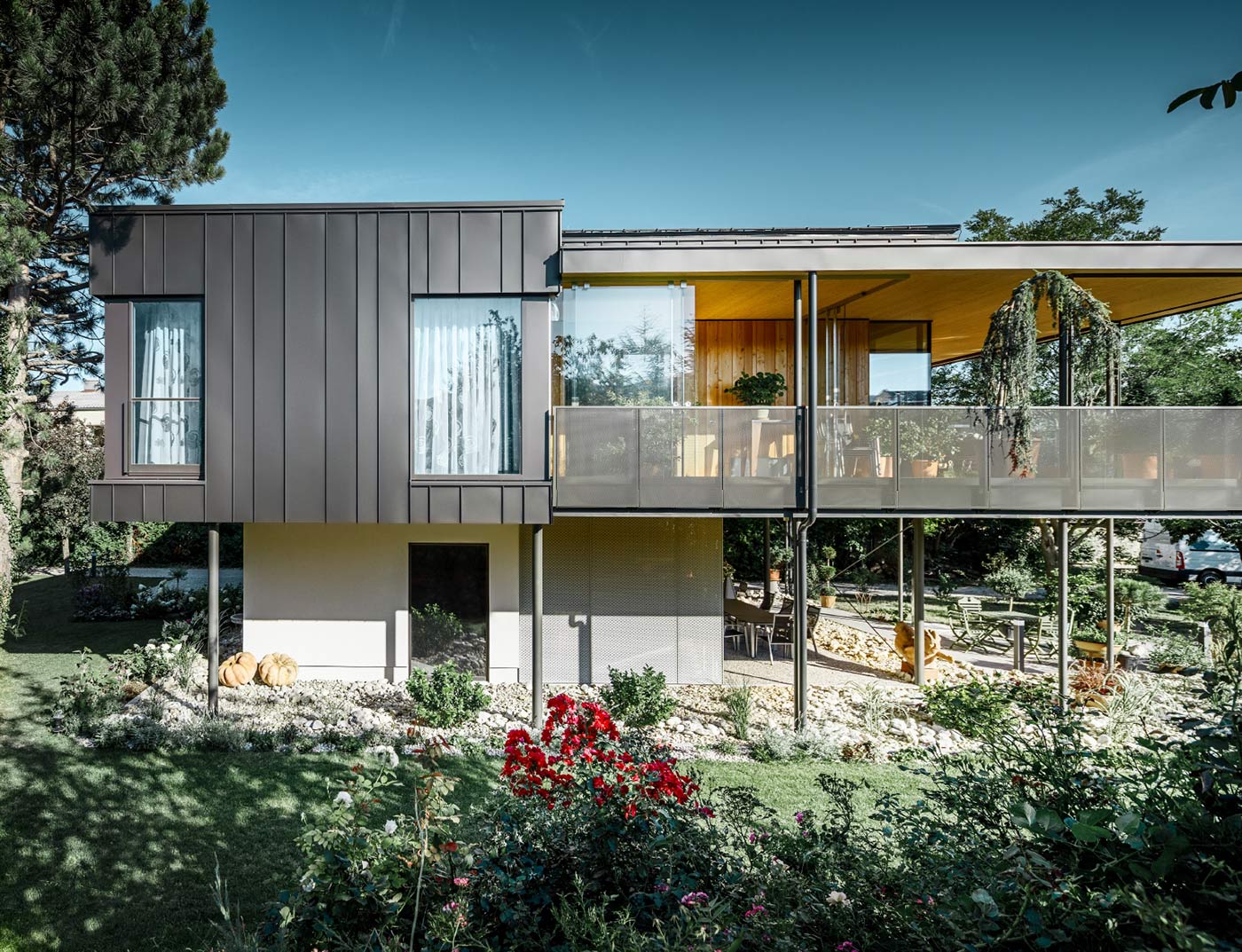 Referentieobjecten PREFA Gevelsystemen Gevelsystem PREFALZ® 23 zwartgrijs