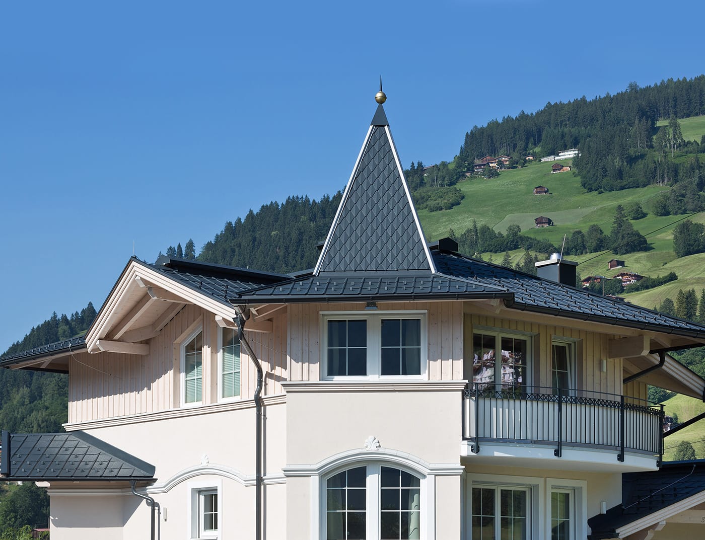 Referentieobjecten PREFA Daksystemen Daklosange klein 01 P.10 bruin