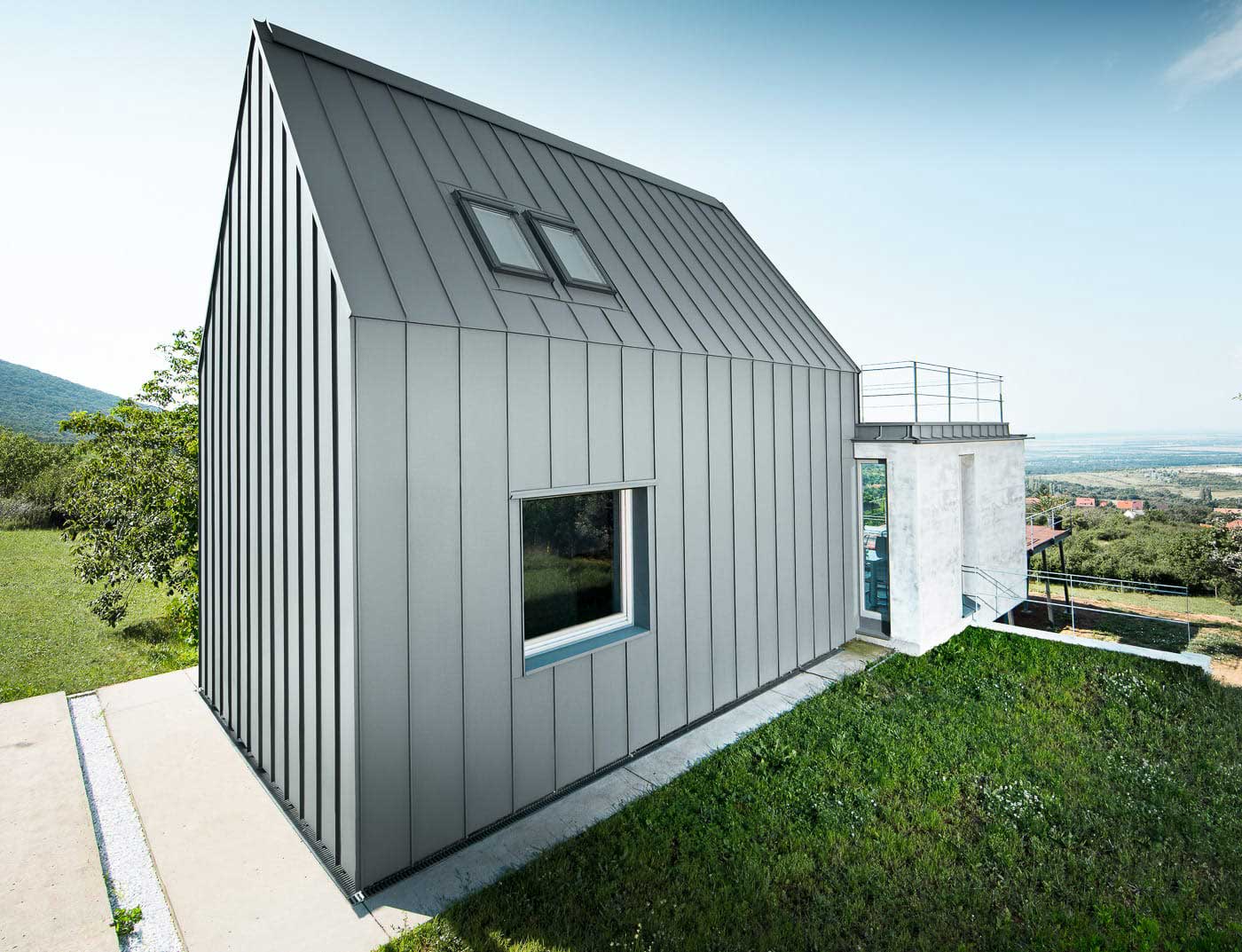 Referentieobjecten PREFA Gevelsystemen Gevelsystem PREFALZ® 07 P.10 lichtgrijs