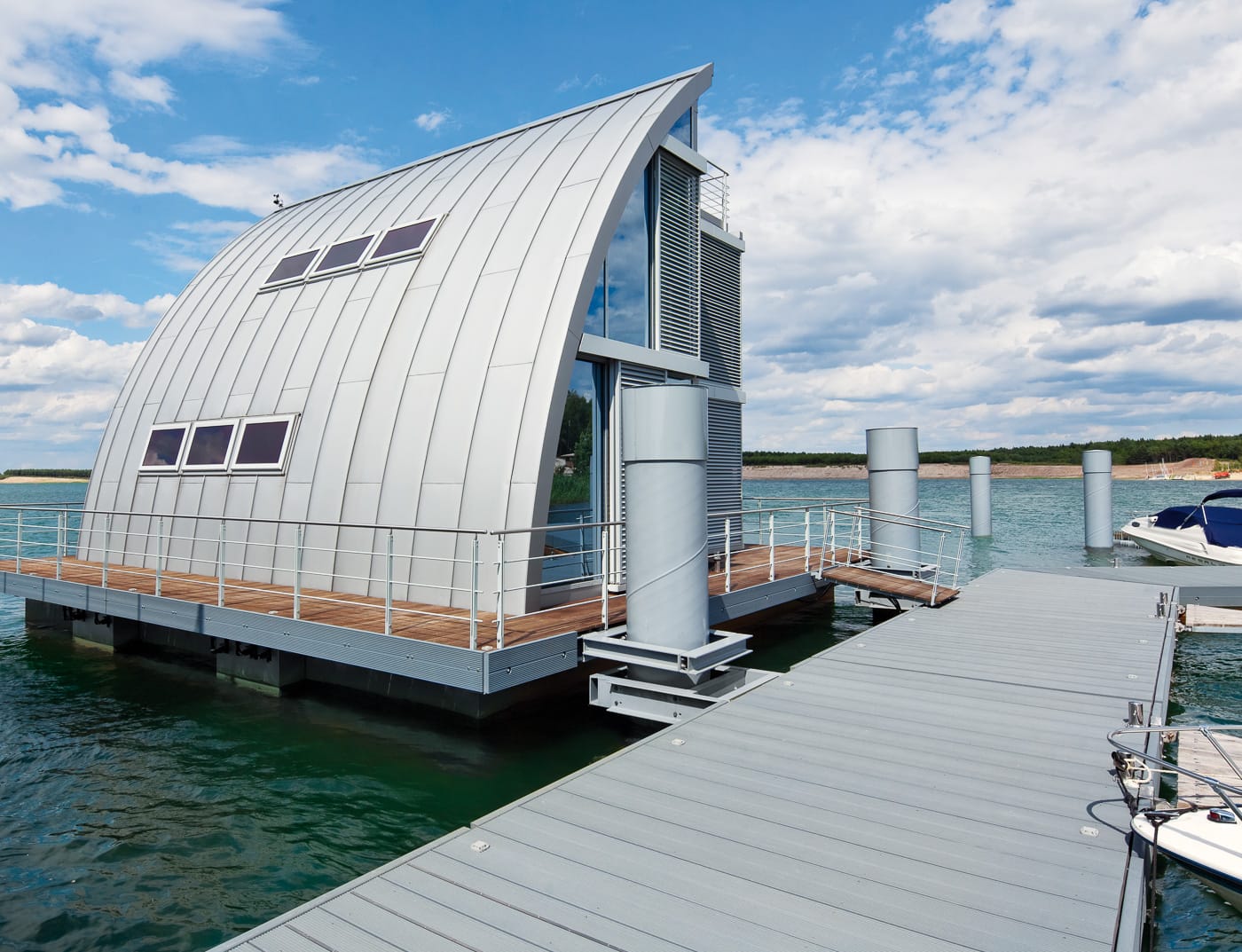 Referentieobjecten PREFA Gevelsystemen Gevelsystem PREFALZ® 12 zilvermetallic