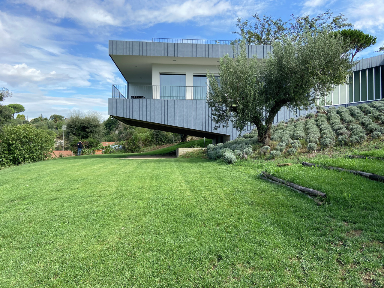 Referentieobjecten PREFA Gevelsystemen Gevelsystem PREFALZ® 43 P.10 steengrijs